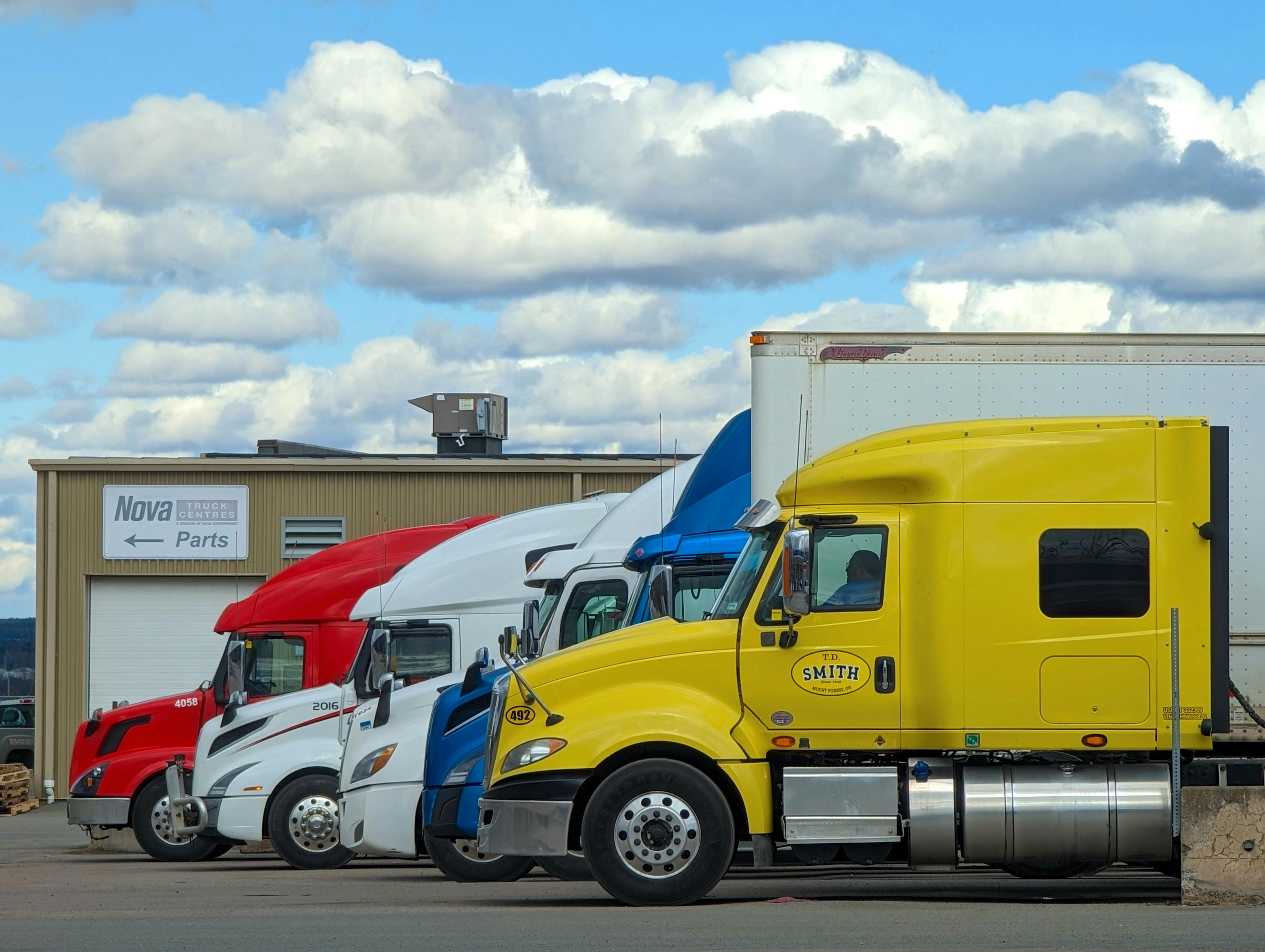 The Top LTL Shipping Carriers for 2026: A Guide for Packaging Shippers